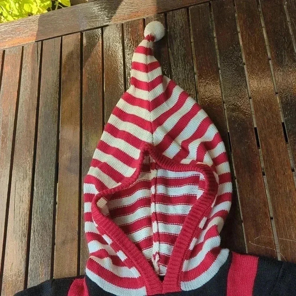 Santa's Favourite Sweater - Picture 4 of 9